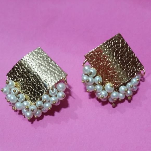 Stones stud earring in golden tone - Picture 6 of 8